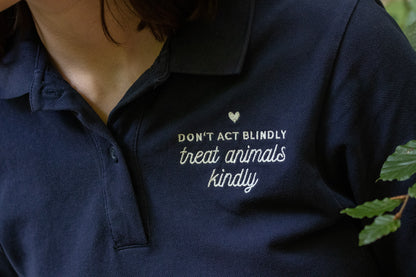 Besticktes Polo-Kleid "Don't act blindly"